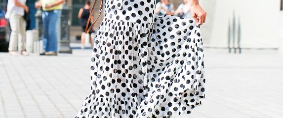 Haljine su omiljeni odabir za odlazak na ljetna vjenčanja