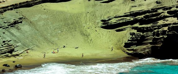 Nestvarno lijepa zelena plaža na Havajima
