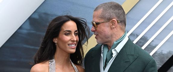 Brad Pitt i Ines de Ramon - 2