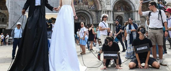 Protesti protiv Jeffa Bezosa - 5