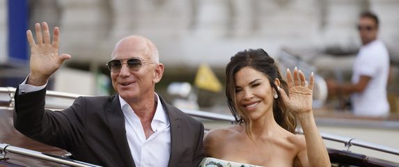 Lauren Sanchez i Jeff Bezos - 1