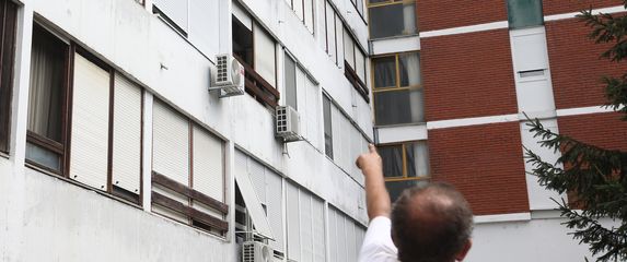 Zgrada s koje je pala žena u Prečkom