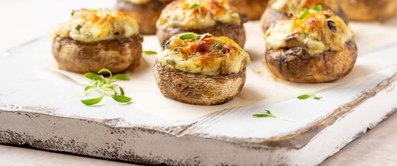 Šampinjoni punjeni pestom i parmezanom
