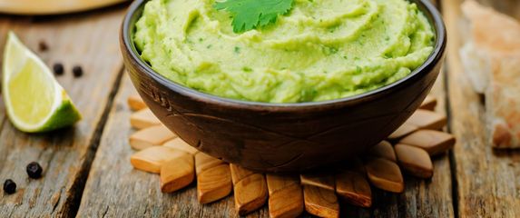 Humus s avokadom