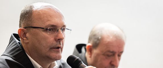 Fra Mario Knezović