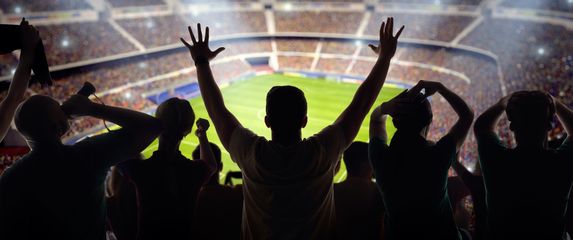 Navijači na nogometnom stadionu