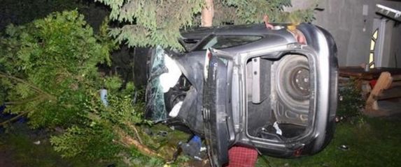Automobil se okrenuo na stranu