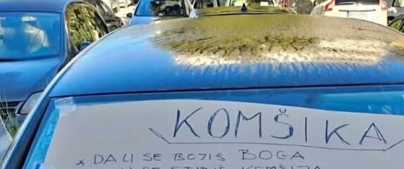 Poruka na autu