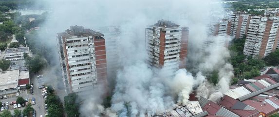 Izgorio trgovački centar u Beogradu - 3