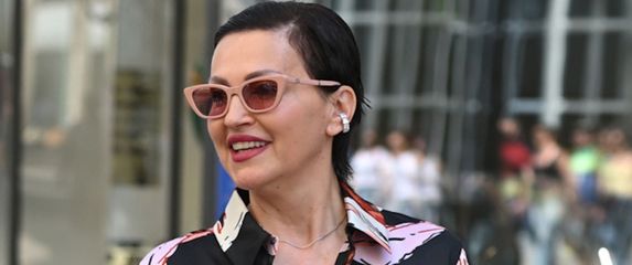 Nina Badrić - 2
