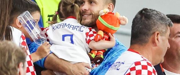 Vatreni s obitelji - 12