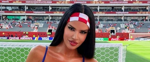 Ivana Knoll - 1