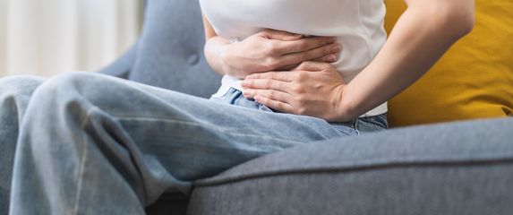 Neugodna nadutost jedan je od simptoma PMS-a