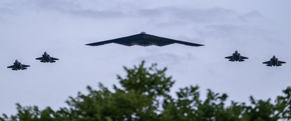 B-2 bombarderi