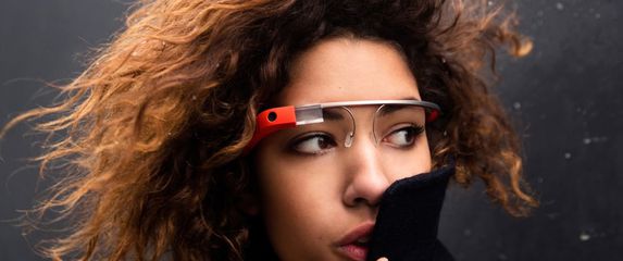 U kratkom pregledu predstavljene prve aplikacije za Google Glass: Path, Evernote, New York Times i Gmail