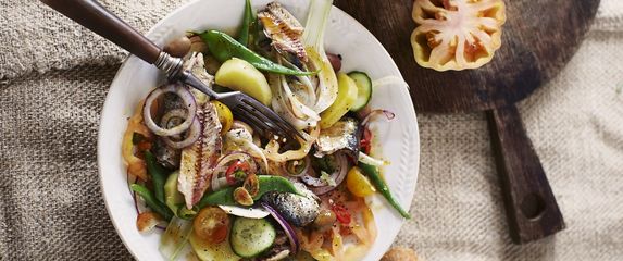 Grčka salata sa sardinama