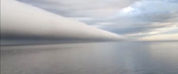Zloslutni oblak u obliku cijevi prekrio horizont New Orleansa (Foto: Profimedia)