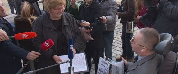 Stjepan Petrušić razgovara s ministricom Nadom Murganić (Dnevnik.hr)