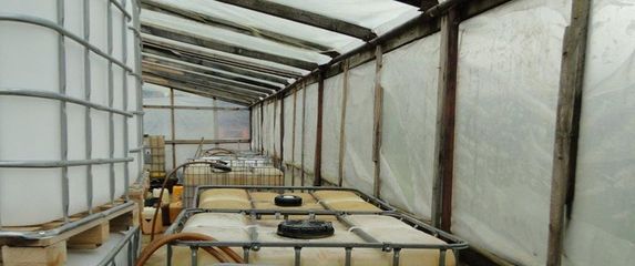 Splitski plastenik u kojem se ilegalno prodavalo gorivo (Foto: Carina)