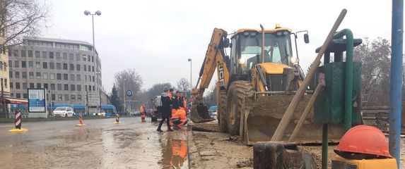 Sanacija puknute vodovodne cijevi kod Zvonimirove ulice (Foto: Luka Mihačić) - 6