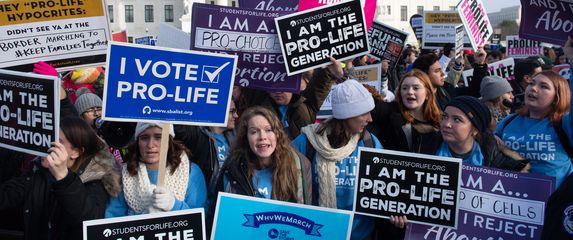 Pro-life protesti u SAD-u koji žele zabraniti pobačaj (Foto: AFP)