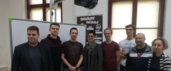 Vukovarski gimnazijalci s mentorima