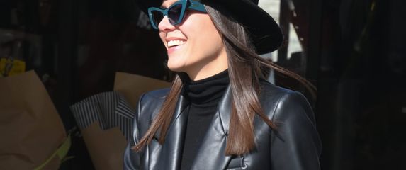 Mlada dama sa zagrebačke špice u popularnim gležnjačama