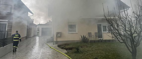 Vatrogasci gasili požar u Sibinju - 3