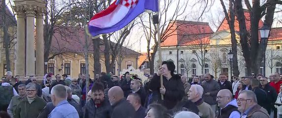 Prosvjed u Vinkovcima zbog poskupljenja vode - 3