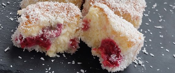 Bijeli čupavci s malinama prema receptu Dine Đekić