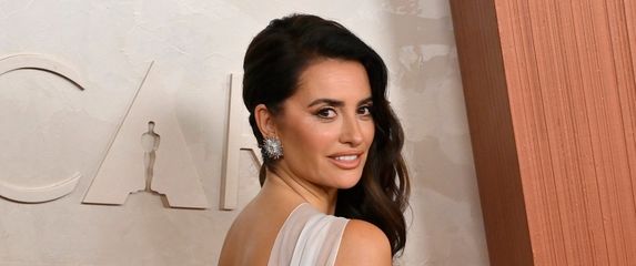 Penelope Cruz u bijeloj Chanelovoj haljini na dodjeli Oscara 2025. - 2