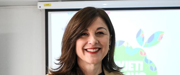 Sanja Musić Milanović u suknji iz Zare na Danu otvorenih vrata Savjetovališta za promicanje pravilne prehrane i tjelesne aktivnosti - 4