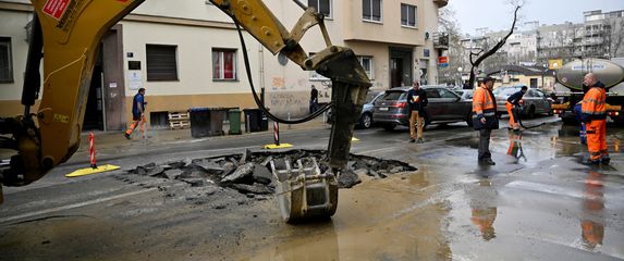 Poplava nakon puknuća cijevi u zagrebačkoj Šubićevoj ulici - 16