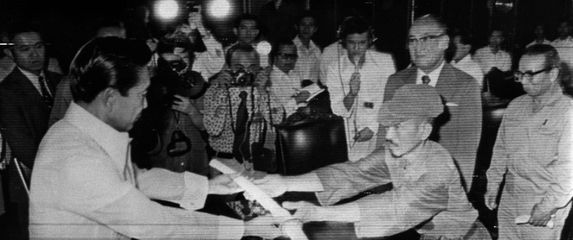 Hiroo Onoda predaje se filipinskom predsjedniku