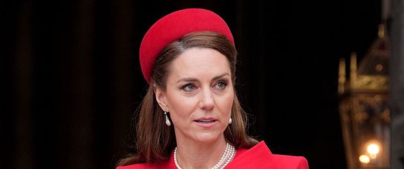 Catherine Middleton u crvenoj kombinaciji na proslavi Dana Commonwealtha - 7