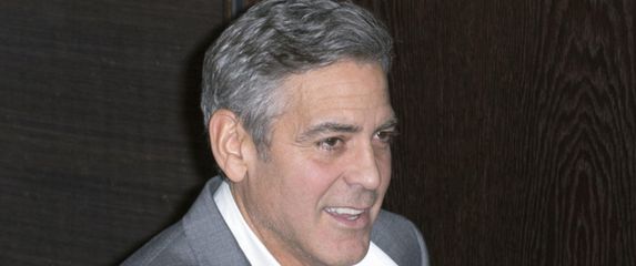 George Clooney obojao je svoju sijedu kosu - 9