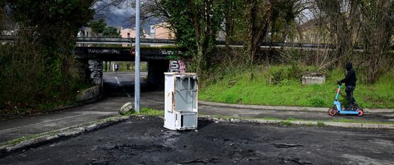 Mjesto na kojem je pronađen izgoren automobil napadača