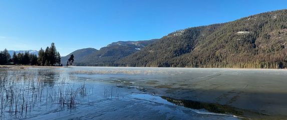 Zaleđeno jezero