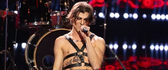 Devin Juraj, Tvoje lice zvuči poznato