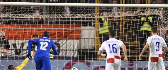 Mike Maignan obranio penal Andreju Kramariću