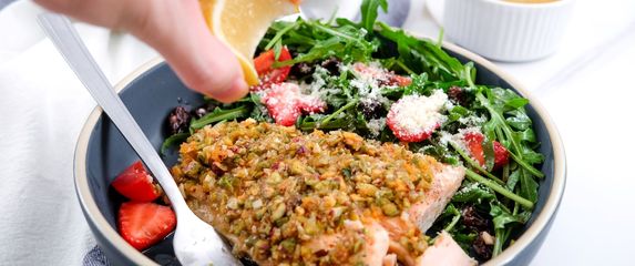 Losos u korici od pistacije