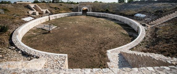 Vojni amfiteatar Burnum - 1