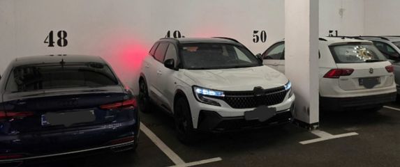 Lusteri u parking garaži iz Opatije