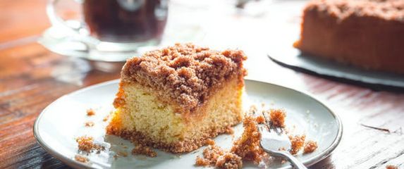 Kolač od grčkog jogurta s posipom