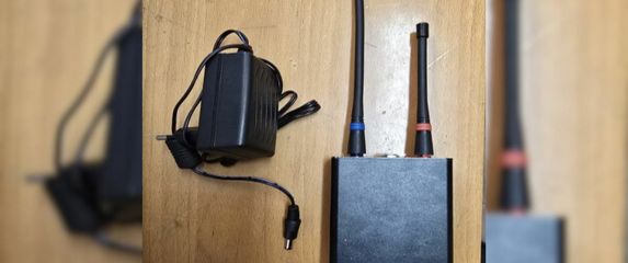 Uređaj za elektronsko ometanje daljinskog zaključavanja vozila