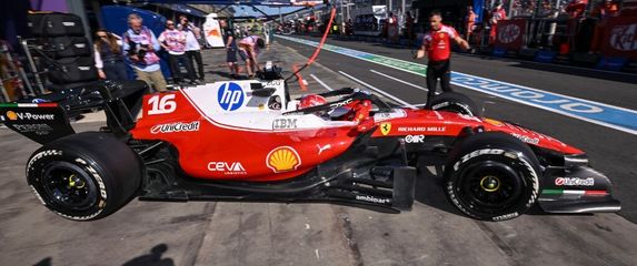Charles Leclerc u Ferrariju na Albert Park Circuitu u Melbourneu
