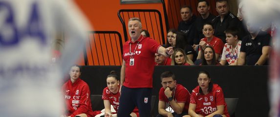 Ivica Obrvan i rukometašice