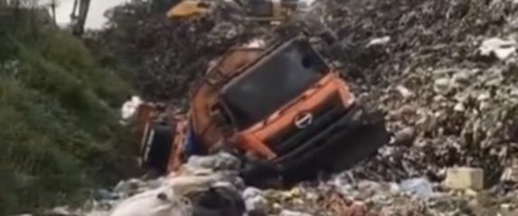 Lavina smeća na odlagalištu otpada