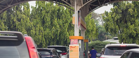 Gužva na benzinskoj postaji, ilustracija