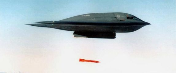 B-2 Spirit baca bombu, arhiva